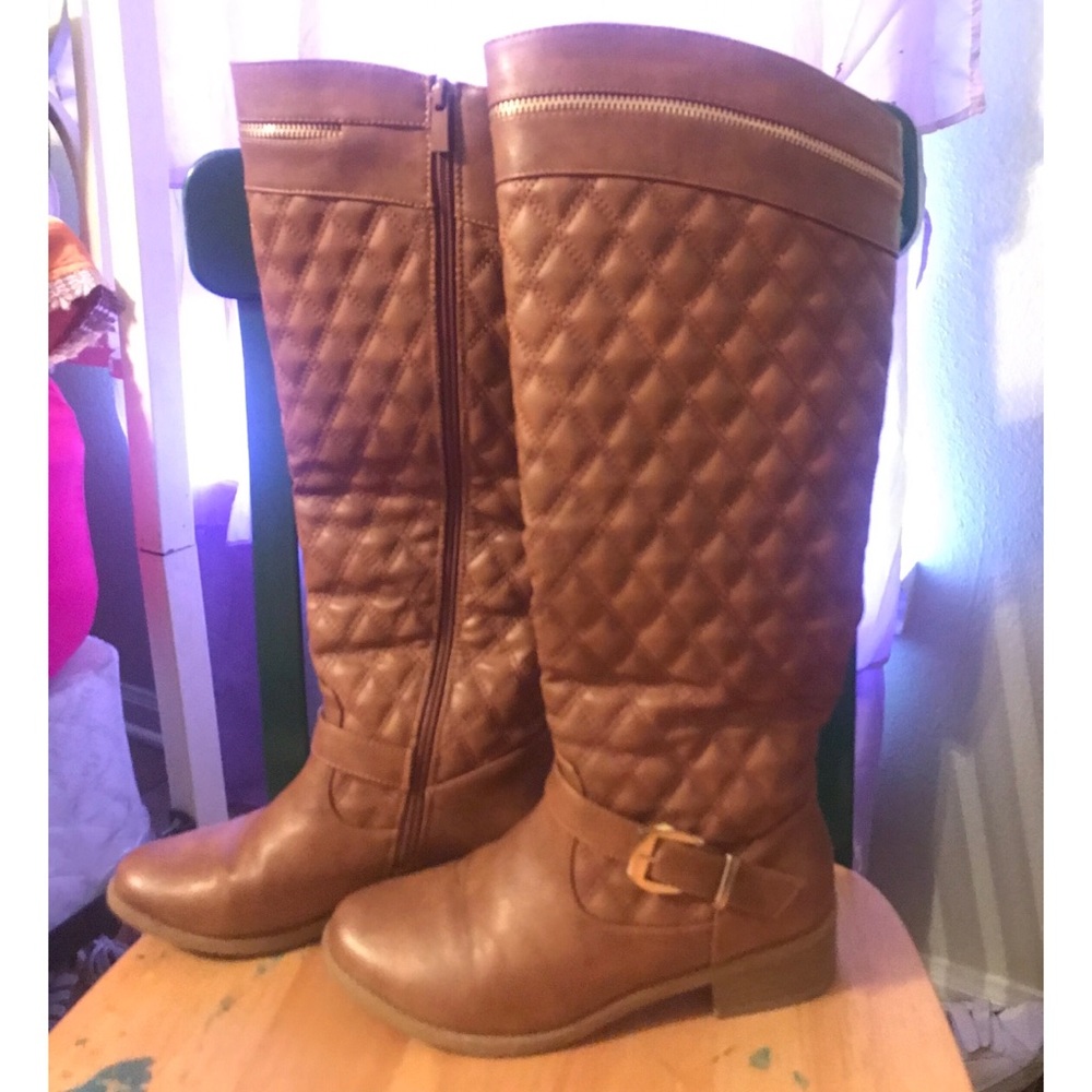 Women’s brown quilted boots